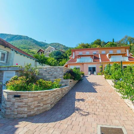 Apartments Enigma - With Private Parking Mostar Exterior photo